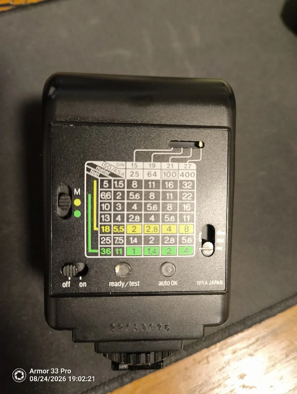 CA220-S Compact Camera Flash - Black. Untested/ or For parts!